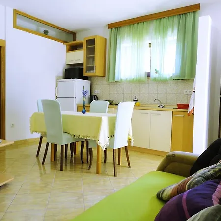 Maletic Apartment *